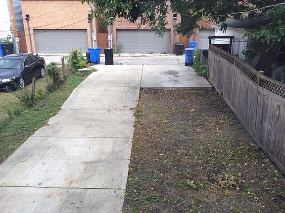 3rd image of 1918 W Belle Plaine Ave