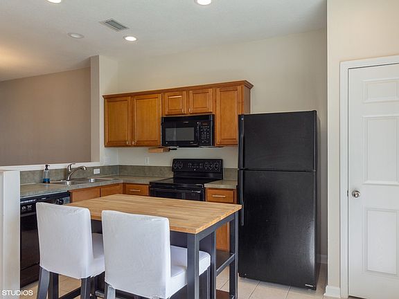 4th image of 3632 Summerlin Ln
