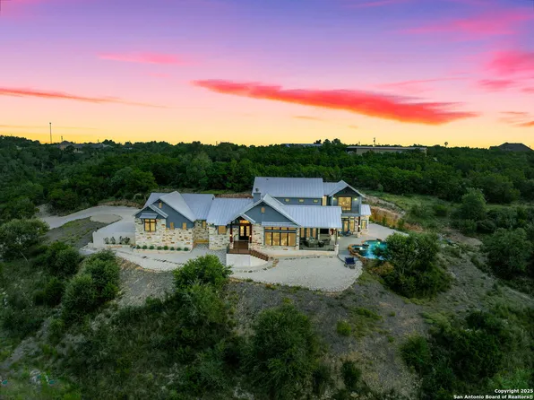 1023 Comanche Rdg, New Braunfels, TX 78132