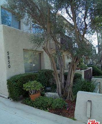 3rd image of 5950 Buckingham Pkwy Unit 401