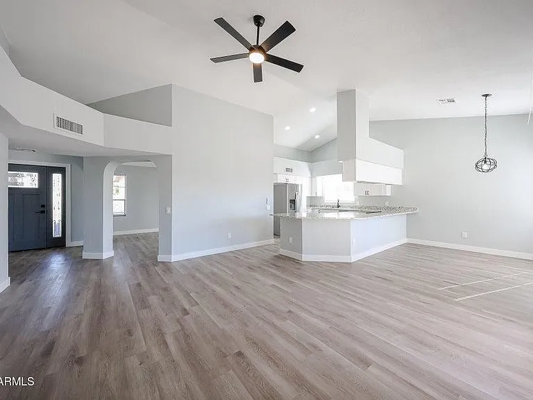 3951 E Waltann Ln — Photo 14