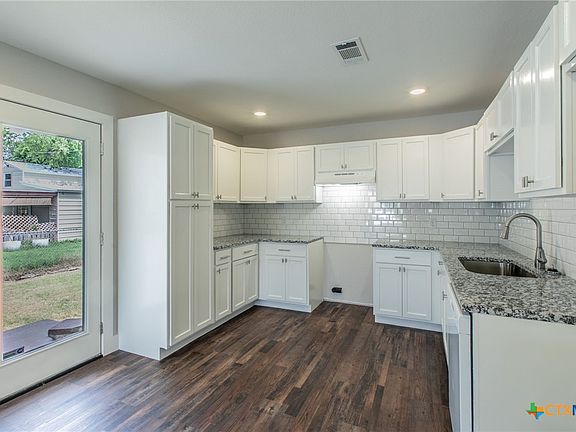 5th image of 2529 Powell Dr