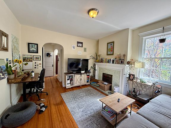 3rd image of 1100 Vine St APT 4