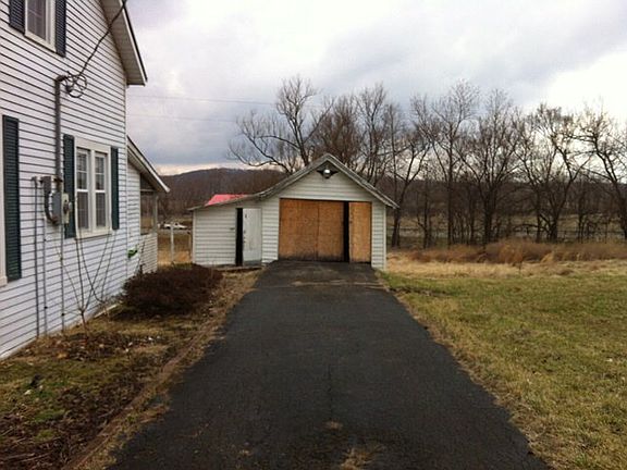 2nd image of 161 Bank Circle Dr