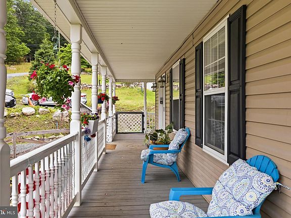 4th image of 900 Enfield Dr