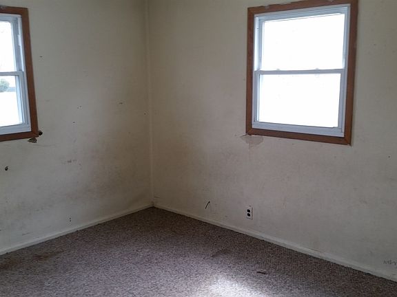 5th image of 805 S Edison Ave