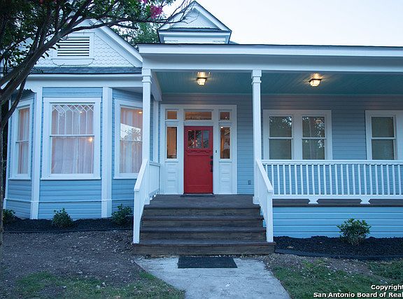 2nd image of 831 Burleson St