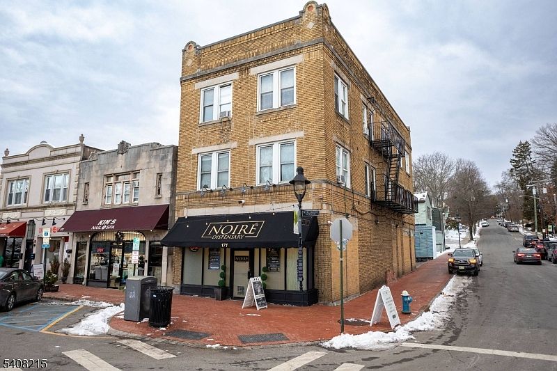 1st image of 171 Maplewood Ave #171