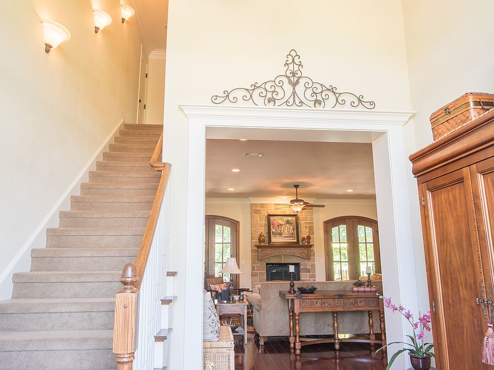 1st image of 142 Country Vista Cir