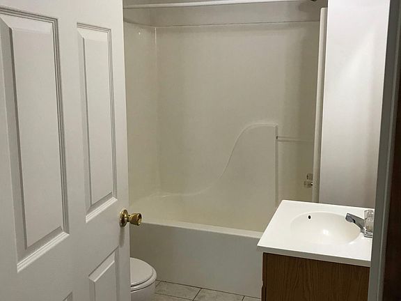 4th image of 385 Park Ln