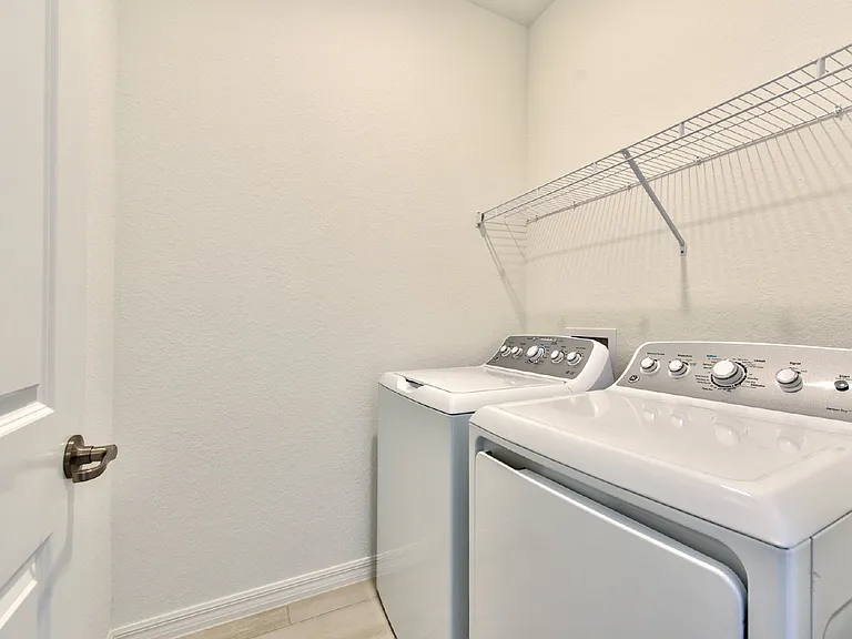 2591 Vine Ave — Photo 18