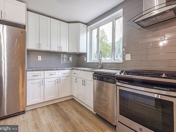 3rd image of 137 Laureba Ave