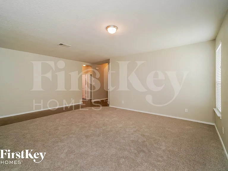 10215 Mill Path — Photo 3