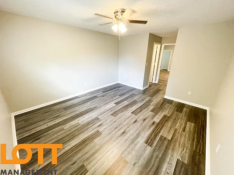 406 S Texas Ave — Photo 14