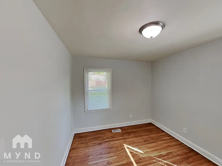 300 Jones St #300 — Photo 9
