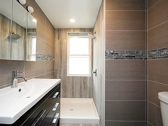 4th image of 3452 Ely Ave #C