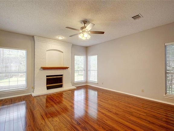 4th image of 2303 Falcon Dr