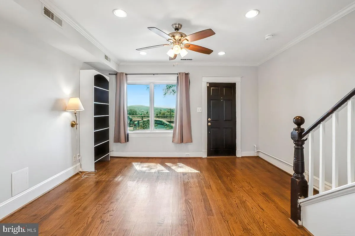 2 bed, 1.0 bath, 1000 sqft, $3,385 — Photo 4