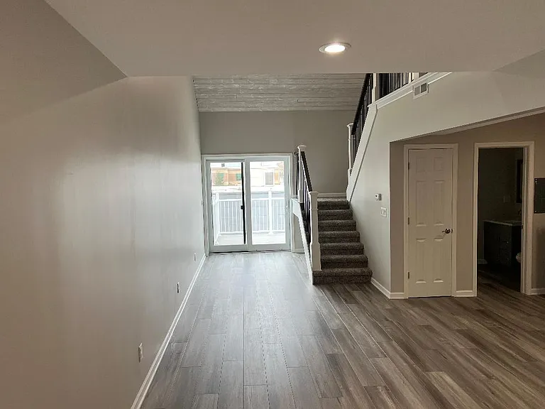 328 3rd St #3 — Photo 6