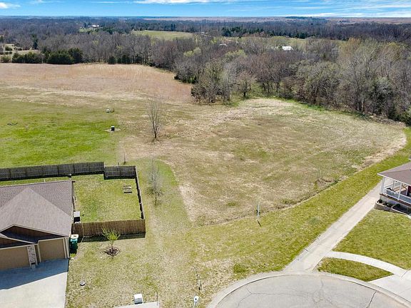 3rd image of 305 Bob White Cir