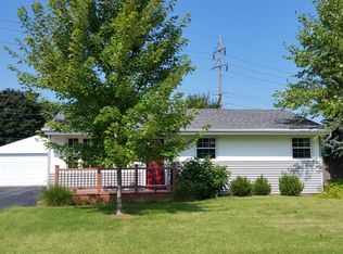 7434 Saturn St, Loves Park, IL 61111