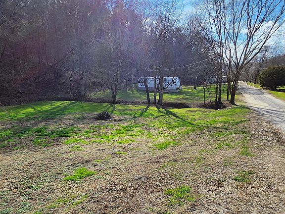 2nd image of 2320 Lachula Ln