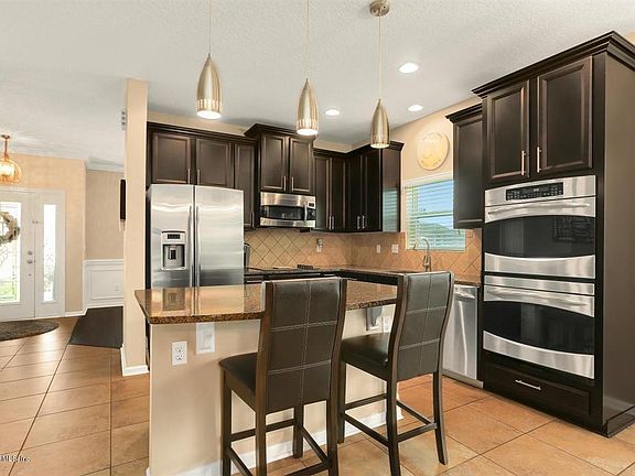 5th image of 301 N Bellagio Dr