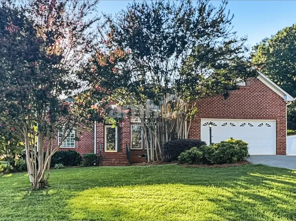 4700 Greenfield Way Dr, Winston Salem, NC 27103