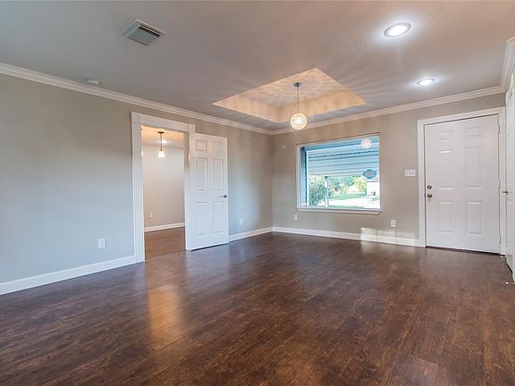 5th image of 1941 Lynnview Dr