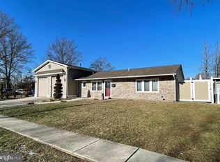 9 Gatewood Rd, Levittown, PA 19057