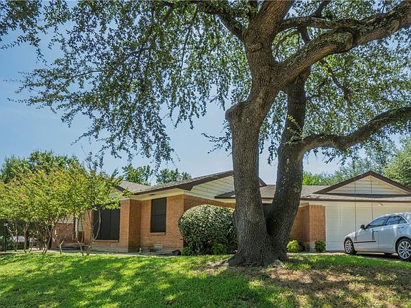 3rd image of 2901 S Glenbrook Dr