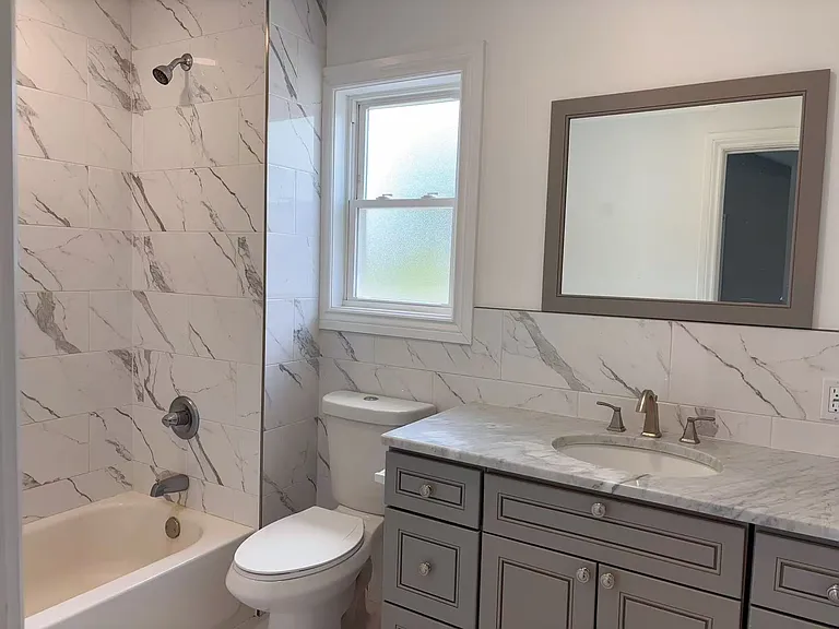 578 Albert St — Photo 12