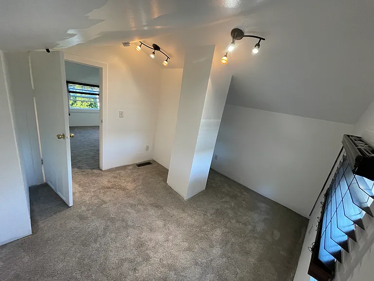 210 8th St SE — Photo 18
