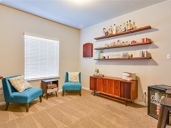 3rd image of 221 Desert Rose Dr