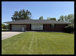 1002 Sunset Dr, Macon, MO 63552