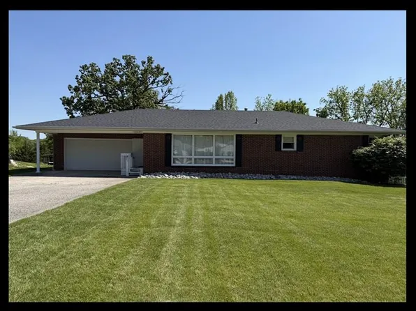 1002 Sunset Dr, Macon, MO 63552