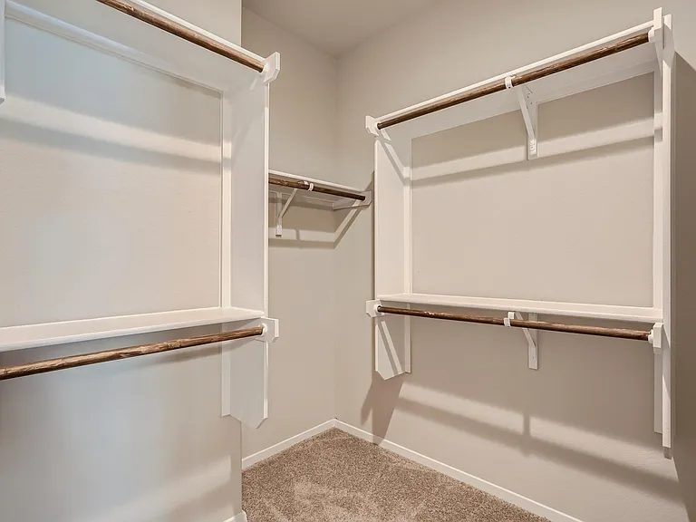 137 Delta Crst — Photo 18