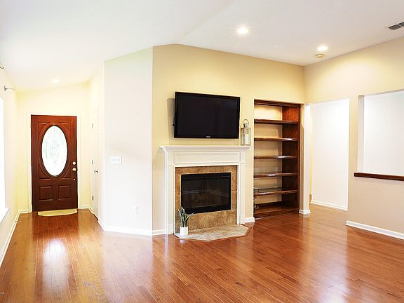 3rd image of 210 Candlebark Dr