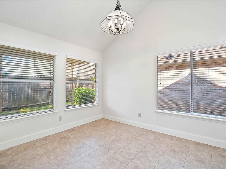 16054 Hidden Acres Dr — Photo 11