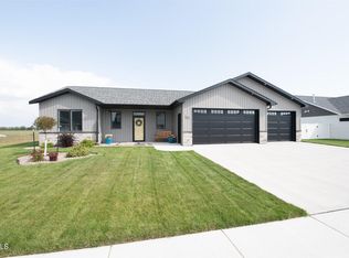 2935 Peach Tree Dr, Bismarck, ND 58504