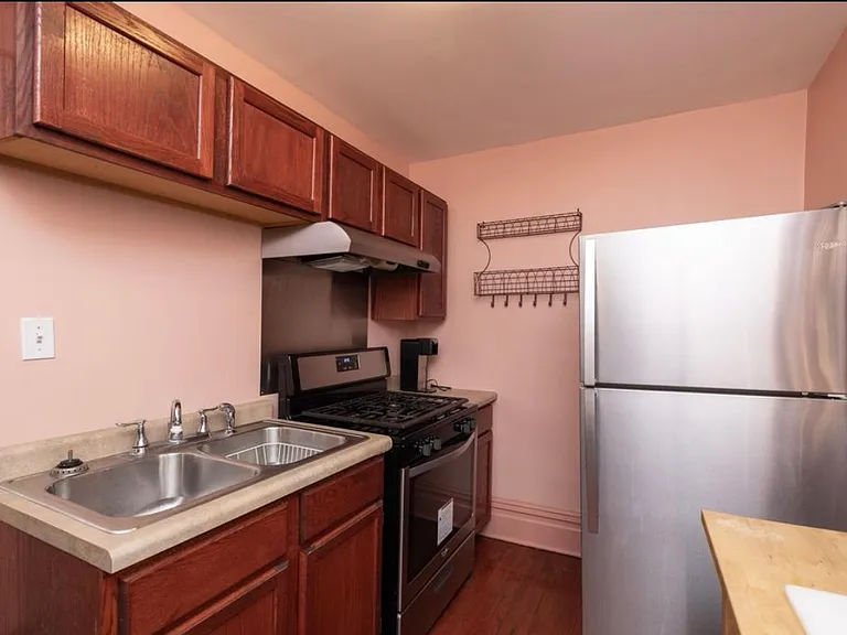 229 Saint Albans St N #B — Photo 14
