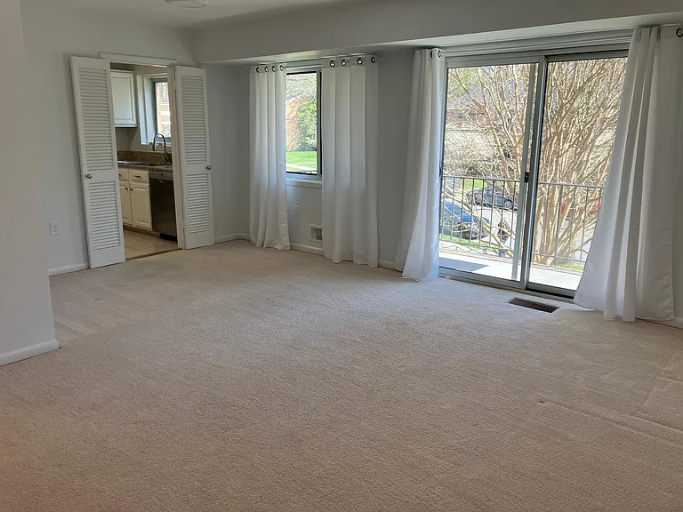 10620 Weymouth St #101 — Photo 17