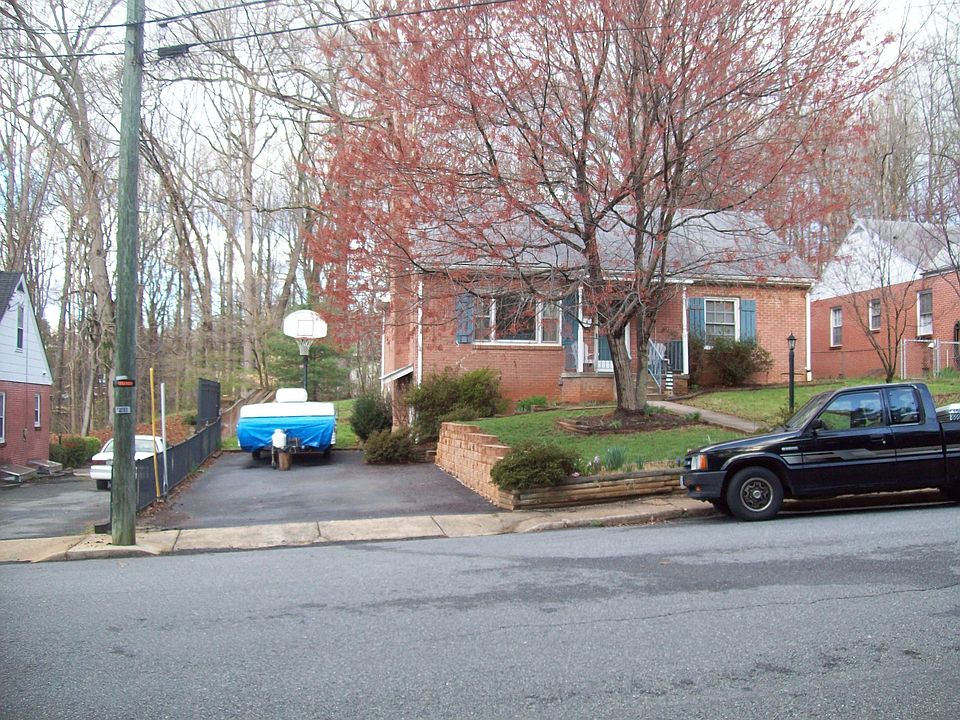 Front of house and driveway