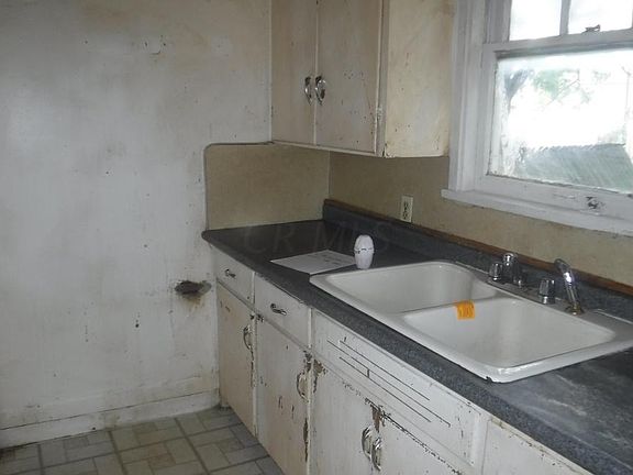 4th image of 2695 Joyce Ave