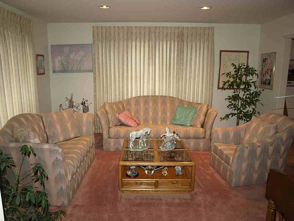 5th image of 12 Fox Hollow Ln