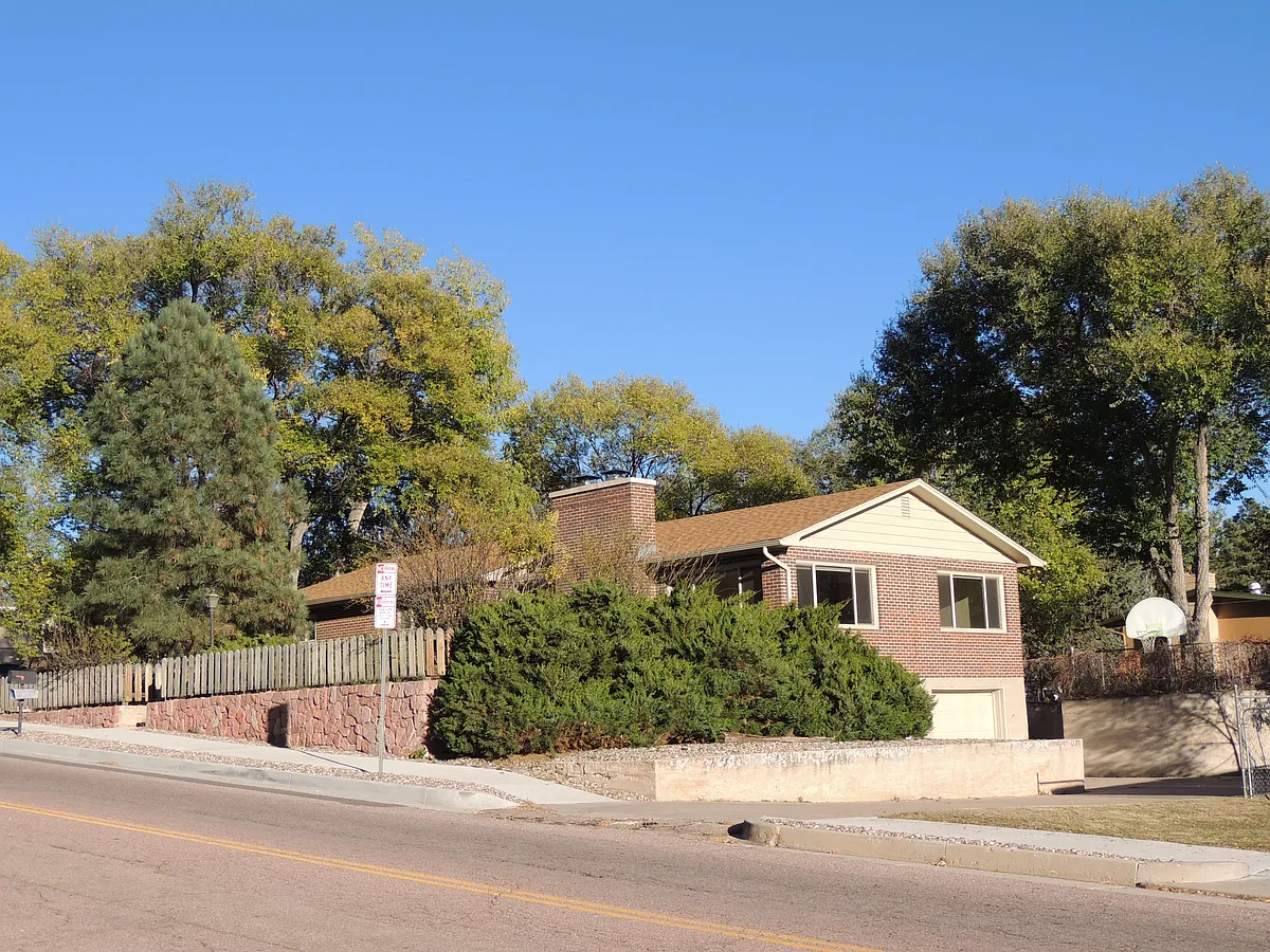 Building Photo - 3847 Meadow Ln