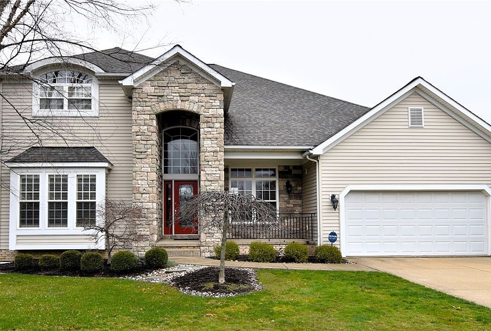 1st image of 300 Gretna Green Dr