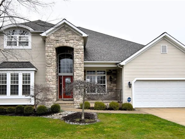 300 Gretna Green Dr, Highland Heights, OH 44143