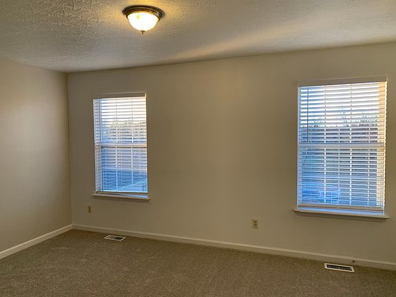 5th image of 653 Danby Woods Dr