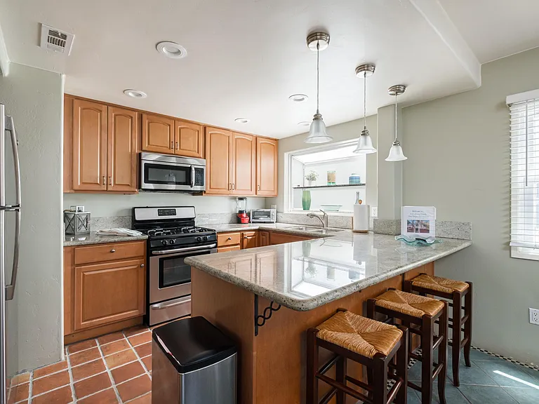 732 Jersey Ct — Photo 8